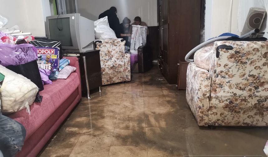 İzmirde Sağanak Felakete Dönüştü:'Dere Taştı'
