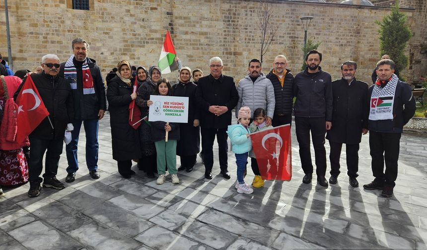 Eğitim-Bir-Sen Nevşehir Şubesi, Filistin'e Destek ve Dua Etkinliğinde Bir Araya Geldi