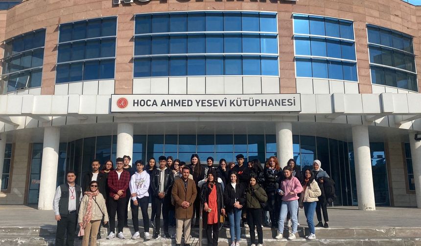Nevşehir İbn-i Sina Mesleki ve Teknik Anadolu Lisesi Öğrencileri NEVÜ'de Keşfe Çıktı