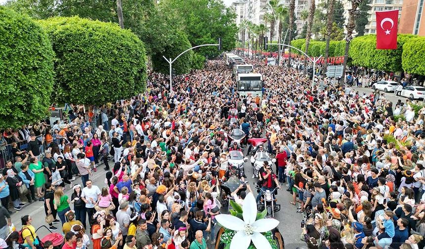 Milyonlarca Katılımcı Adana'da Karnaval Coşkusuna Ortak Oldu