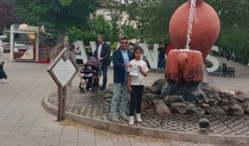 Nevşehir Temsilcimiz ve Kızı, Avanos'ta Broşür Dağıtımı Yaptı
