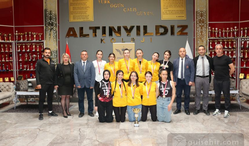 Altınyıldız Koleji Fen ve Anadolu Lisesi Voleybol Takımları Çifte Şampiyonluk Kazandı!