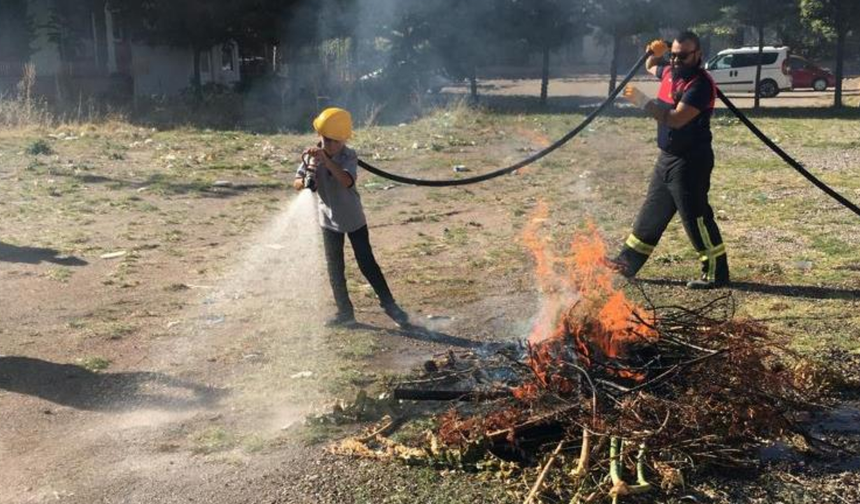 Gülşehir İtfaiyesi Öğrencilere Yangın Tatbikatı Eğitimi Verdi