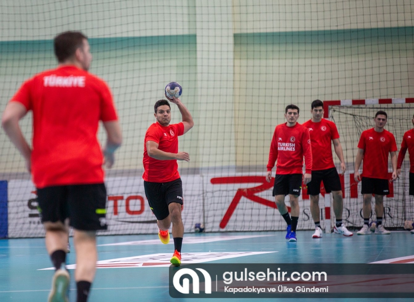 AA-20221222-29810692-29810691-A_MILLI_ERKEK_HENTBOL_TAKIMI_HAZIRLIKLARINI_ANKARADA_SURDURUYOR